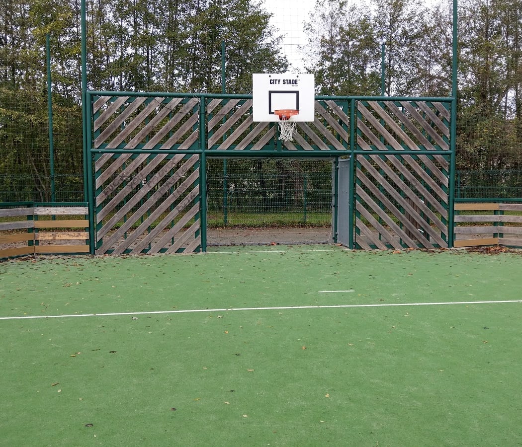 City stade football basketball 1